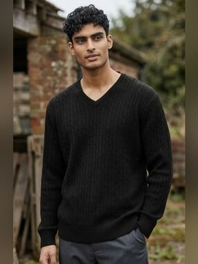 Izod Black V‑Neck Cable Knit Sweater